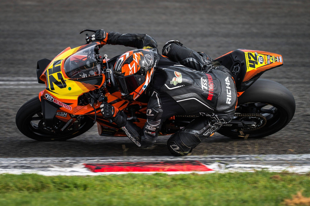 TSS RACING NEWS Thrills and Spills at Manfield VMCC wrap-up