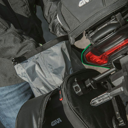 EASY12_side-bag_ambient_007_givi_kawasaki-z900-25