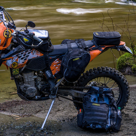 RG-025R - TRAILS END REAR FENDER BAG WITH TOOL ROL