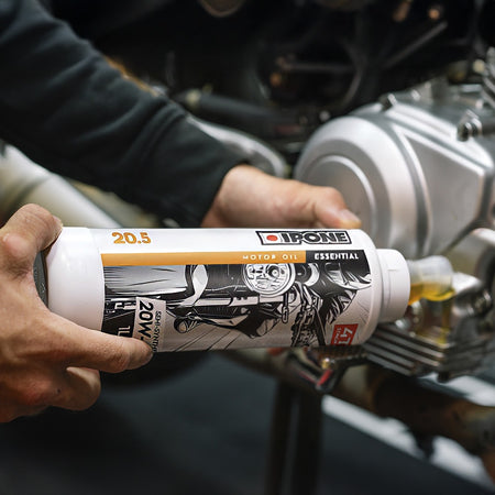 IPONE 20.5 - Semi Synthetic 4T Oil - easy pour
