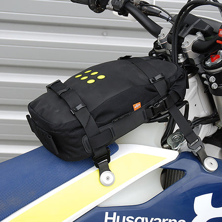 KOSRL Kriega-OS6-OS-rackloops-tankbag-on bike